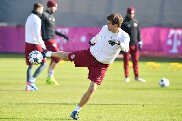 Thomas MUELLER (MÜLLER,Bayern Muenchen) am Ball,Aktion. Abschlusstraining FC Bayern Muenchen vor dem Champions League Spiel gegen Arsenal London. Trainingsgelaende an der Saebener Strasse, Fussball,am 14.02.2017.