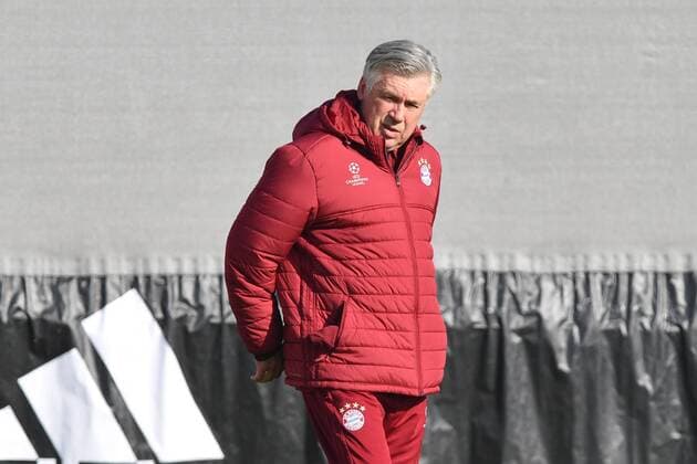 Carlo ANCELOTTI (Trainer FCB), Einzelbild,angeschnittenes Einzelmotiv,Halbfigur,halbe Figur. Abschlusstraining FC Bayern Muenchen vor dem Champions League Spiel gegen Arsenal London. Trainingsgelaende an der Saebener Strasse, Fussball,am 14.02.2017.