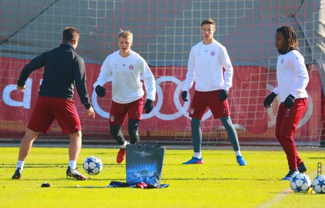 v.l.: Joshua Kimmich, Felix Götze, Fabian Benko, Renato Sanches Fussball FC Bayern München 14.02.2017 Training vor dem CL-Spiel gegen Arsenal London