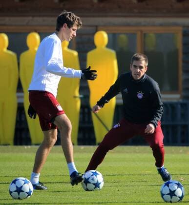 14.02.2017, FC Bayern Training Fussball, Saebenertstrasse , Muenchen, im Bild: Thomas Mueller (FCB) vs Philipp Lahm (FCB)