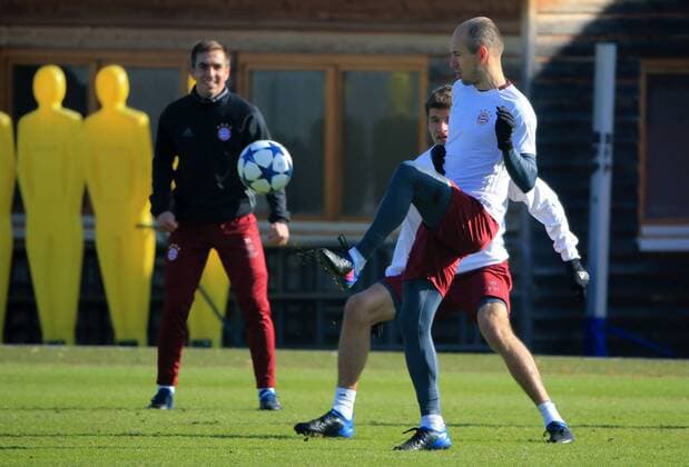 14.02.2017, FC Bayern Training Fussball, Saebenertstrasse , Muenchen, im Bild: Philipp Lahm (FCB), Thomas Mueller (FCB) und Arjen Robben (FCB)