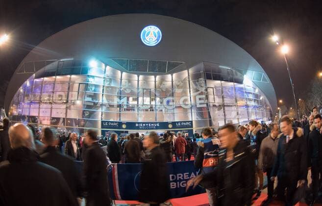 Fußball, CL, Paris St. Germain - FC Barcelona, Fans vor Spielbeginn FOOTBALL : Paris Saint Germain vs FC Barcelona - Ligue des Champions - Paris - 14 02 2017 FedericoPestellini Panoramic 