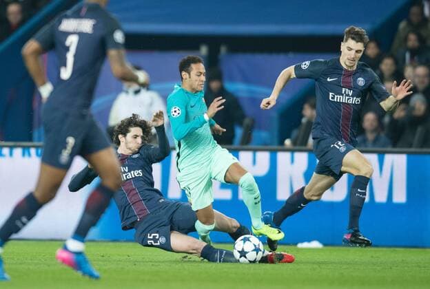 Fußball, CL, Paris St. Germain - FC Barcelona Neymar ( Barcelona ) - Adrien Rabiot ( PSG ) FOOTBALL : Paris Saint Germain vs FC Barcelona - Ligue des Champions - Paris - 14 02 2017 FedericoPestellini Panoramic 