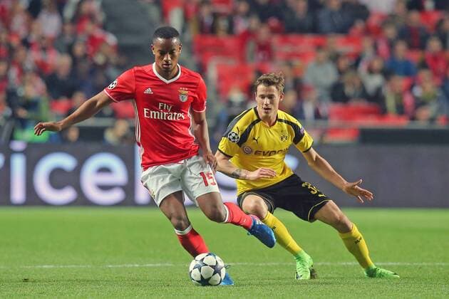 Andre Andre Carrillo ( Benfica Lissabon 15 ) Erik Durm (Borussia Dortmund 37), Benfica Lissabon - Borussia Dortmund, UEFA Champions League, Achtelfinale, Fussball, 14.02.2017, Lissabon Copyright: xLangerx xEibner-Pressefotox EP_HLR