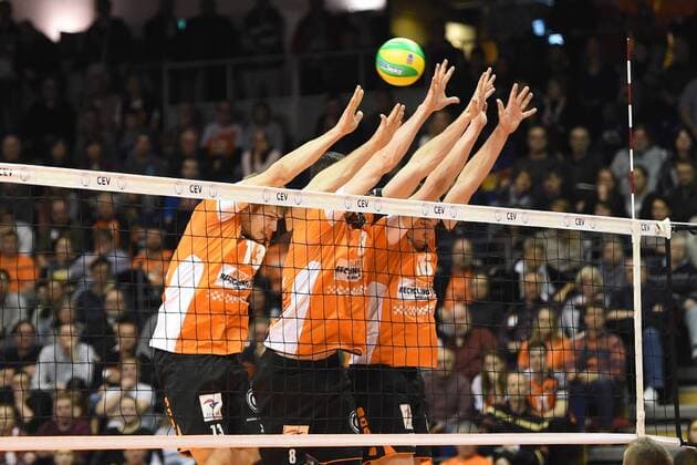 Volleyball, Herren, Saison 2016 17 CEV Champions League, 5. Spieltag, BR Volleys - Asseco Resovia Rzeszow, Ruben Schott (Nr. 13, Berlin Recycling Volleys), Graham Vigrass (Nr. 8, Berlin Recycling Volleys), Wouter ter Maat (Nr. 16, Berlin Recycling Volleys), 14.02.17,