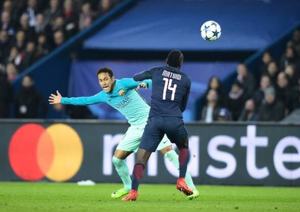 Fußball, CL, Paris St. Germain - FC Barcelona Neymar ( Barcelona ) - Blaise Matuidi ( PSG ) FOOTBALL : Paris Saint Germain vs FC Barcelona - Ligue des Champions - Paris - 14 02 2017 FedericoPestellini Panoramic 