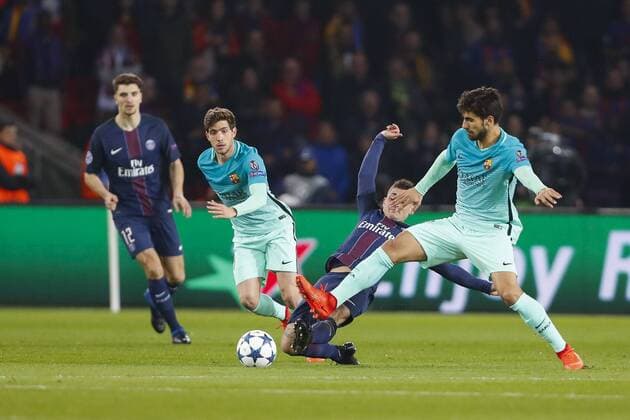 Fußball, CL, Paris St. Germain - FC Barcelona Marco Verratti (PSG) vs Andre Gomes (Barcelona) FOOTBALL : PSG vs FC Barcelona - Ligue des Champions - 14 02 2017 GwendolineLeGoff Panoramic 
