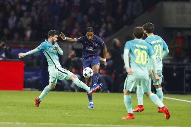 Fußball, CL, Paris St. Germain - FC Barcelona Lionel Messi (Barcelona) vs Presnel Kimpembe (PSG) FOOTBALL : PSG vs FC Barcelona - Ligue des Champions - 14 02 2017 GwendolineLeGoff Panoramic 