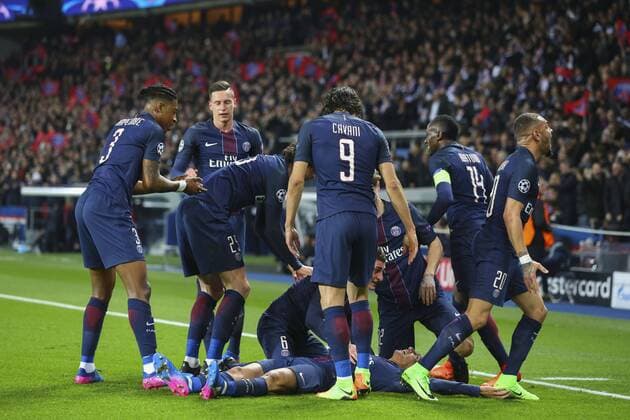 Fußball, CL, Paris St. Germain - FC Barcelona 4:0 Fußball, CL, Paris St. Germain - FC Barcelona joie Angel Di Maria (PSG) avec equipe FOOTBALL : PSG vs FC Barcelona - Ligue des Champions - 14 02 2017 GwendolineLeGoff Panoramic 