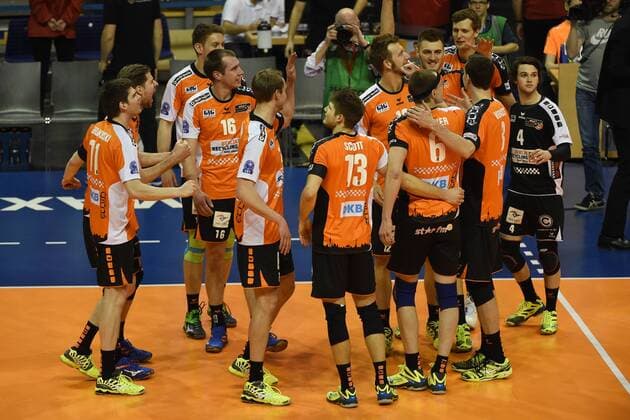Volleyball, Herren, Saison 2016 17 CEV Champions League, 5. Spieltag, BR Volleys - Asseco Resovia Rzeszow, Jubel nach dem Abpfiff bei den BR Volleys, 14.02.17,
