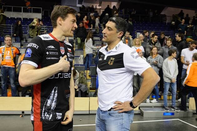 14.02.2017, Max Schmeling Halle, Berlin Volleyball, 2017 CEV Volleyball Champions League, Vorrunde, Berlin Recycling Volleys (GER) vs. Asseco Resovia Rzeszow (POL) Jochen Schöps Schoeps ( 10 Rzeszow) - Andrea Giani (Bundestrainer GER)
