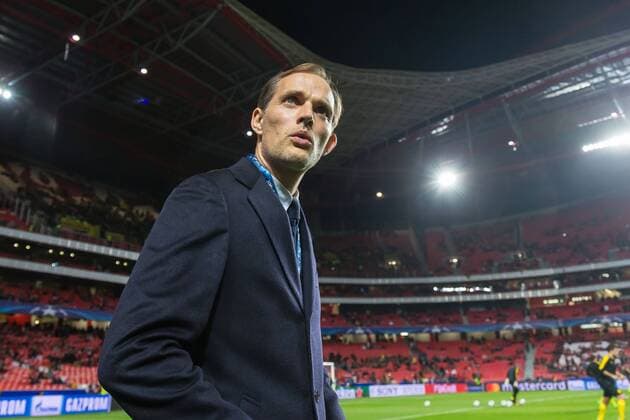 Bilder des Tages - SPORT Lissabon, Portugal 14.02.2016, UEFA Champions League - 2016 17 Season, Achtelfinale Hinspiel, Benfica Lissabon - BV Borussia Dortmund, Coach Thomas Tuchel (BVB) guckt ( DeFodi048