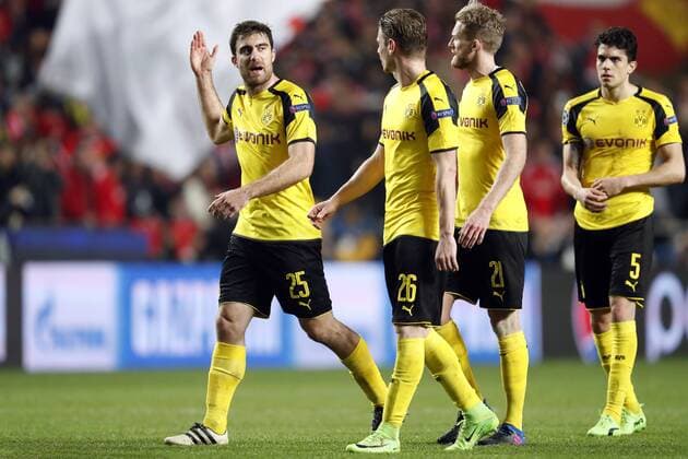 (L-R) Sokratis Papastathopoulos of Borussia Dortmund, Lukasz Piszczek of Borussia Dortmund, Andre Schurrle of Borussia Dortmund, Marc Bartra of Borussia Dortmundduring the UEFA Champions League round of 16 match between SL Benfica and Borussia Dortmund on February 14, 2017 at Estádio da Luz in Lisbon, Portugal SL Benfica v Borussia Dortmund UEFA Champions League 2016 2017 xVIxxIVx 7121444