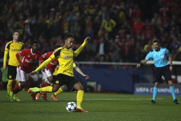 February 14, 2017 - Lisbon, Portugal - Dortmund s forward Aubameyang shoots a penalty kick during the Champions League football match between SL Benfica and Borussia Dortmund at Luz Stadium in Lisbon on February 14, 2017. SL Benfica v Borussia Dortmund - UEFA Champions League Round of 16: First Leg  - ZUMAn230 20170214_zaa_n230_497 Copyright: xCarlosxCostax