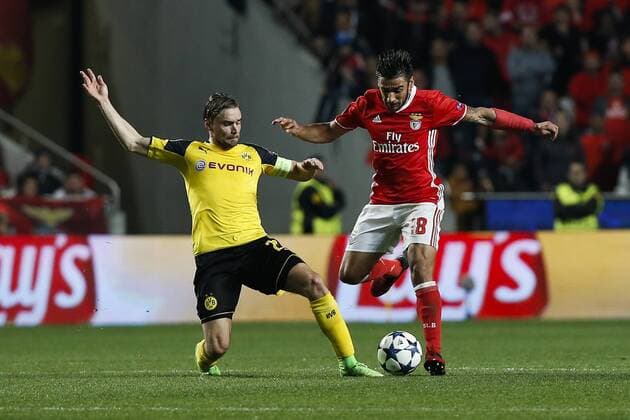 February 14, 2017 - Lisbon, Portugal - Dortmund s defender Marcel Schmelzer (L) vies for the ball with Benfica s forward Eduardo Salvio (R) during Champions League 2016 17 match between SL Benfica vs BVB Borussia Dortmund, in Lisbon, on February 14, 2017. SL Benfica v Borussia Dortmund - UEFA Champions League Round of 16: First Leg  - ZUMAn230 20170214_zaa_n230_508 Copyright: xCarlosxPalmax