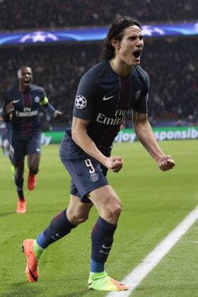 Fußball, CL, Paris St. Germain - FC Barcelona February 14, 2017 - Paris, France - PSG Edinson Cavani celebrates after scoring during the UEFA Champions League round of 16 first leg football match between Paris Saint-Germain and FC Barcelona Barca on February 14, 2017 at the Parc des Princes stadium in Paris. Paris Saint-Germain v FC Barcelona - UEFA Champions League Round of 16: First Leg  - ZUMAn230 20170214_zaa_n230_544 Copyright: xGeoffroyxVanxDerxHasseltx