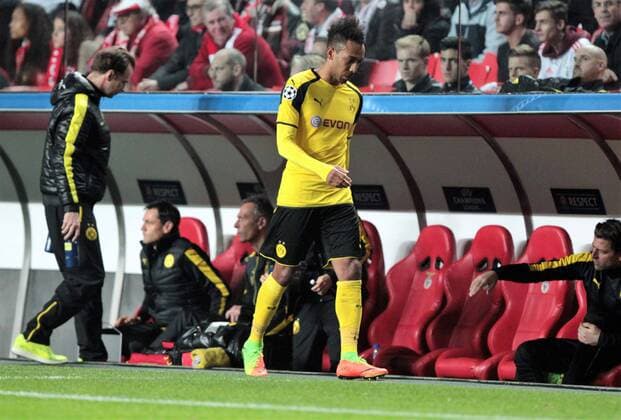 Bilder des Tages - SPORT February 14th 2017, Lisbon, Portugal, UEFA Champions League football, Benfica versus Borussia Dortmund; Pierre-Emerick Aubameyang dortmund) is substituted in the 62nd minute xlaurent.lairysx  ActionPlus11846465