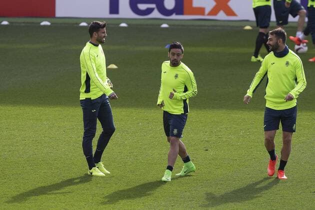 Villarreal CF s players (L to R) Musacchio, Costa and Adrian take part in a training session at the Ceramica stadium in Villarreal, eastern Spain, 15 February 2017. Villarreal CF will face AS Roma in a round of 16 UEFA Europa League match on 16 February. Training session of Villarreal CF !ACHTUNG: NUR REDAKTIONELLE NUTZUNG!  Copyright: xDomenechxCastellox GRA190 20170215-636227655849620301