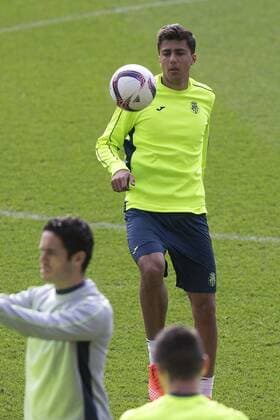 Villarreal CF s player Rodrigo Hernandez aka Rodri takes part in a training session at the Ceramica stadium in Villarreal, eastern Spain, 15 February 2017. Villarreal CF will face AS Roma in a round of 16 UEFA Europa League match on 16 February. Training session of Villarreal CF !ACHTUNG: NUR REDAKTIONELLE NUTZUNG!  Copyright: xDomenechxCastellox GRA190 20170215-636227655874736140