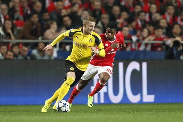 (L-R) Marco Reus of Borussia Dortmund, Nelson Semedo of SL Benficaduring the UEFA Champions League round of 16 match between SL Benfica and Borussia Dortmund on February 14, 2017 at Estádio da Luz in Lisbon, Portugal SL Benfica v Borussia Dortmund UEFA Champions League 2016 2017 xVIxxIVx 7123898