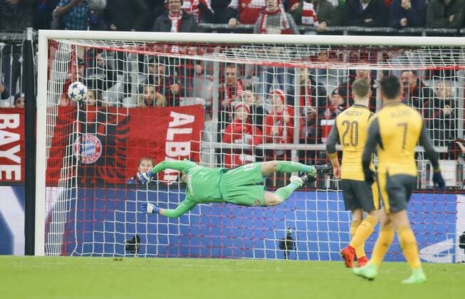 David OSPINA, Arsenal 13 chancenlos bei Arjen ROBBEN, FCB 10 Torschuss, schiesst das Tor zum 1-0 FC BAYERN MUENCHEN - FC ARSENAL Achtelfinale, Fussball UEFA Champions League, Muenchen, 15.02.2017 CL Saison 2016 2017, FCB