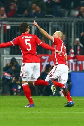 SOCCER - CL, Bayern vs Arsenal MUNICH,GERMANY,15.FEB.17 - SOCCER - UEFA Champions League, FC Bayern Muenchen vs FC Arsenal. Image shows the rejoicing of Arjen Robben and Mats Hummels (Bayern). GEPAxpictures xFelixxRoittner