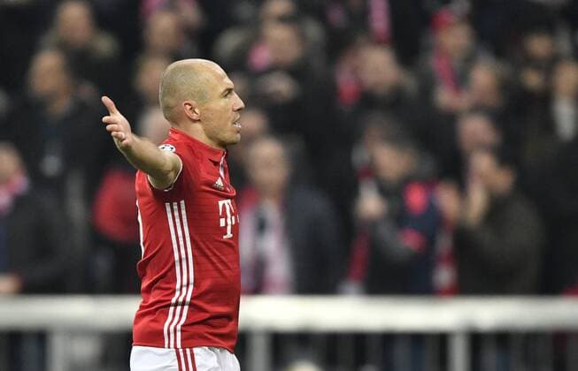 TOR zum 1:0 durch Arjen Robben FC Bayern München Torjubel FC Bayern München FCB vs FC Arsenal London Gunners UEFA Champions-League CL Achtelfinale Hinspiel Spiel 1 Saison 2016 2017 München Allianz Arena 15.02.2017 FC Bayern München FCB vs FC Arsenal London Gunners