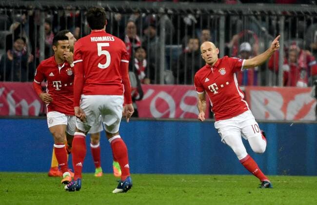15.02.2017, xjhx, Fussball Champions League, FC Bayern Muenchen - Arsenal London, emspor, v.l. Arjen Robben (FC Bayern Muenchen) Torjubel, Goal celebration, celebrate the goal zum 1:0 Muenchen