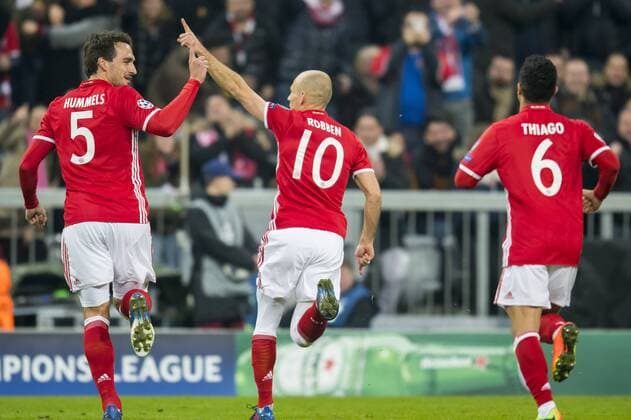 GER, UEFA CL, FC Bayern Muenchen (GER) vs FC Arsenal (GBR) 15.02.2017, Allianz Arena, Muenchen, GER, UEFA CL, FC Bayern Muenchen (GER) vs FC Arsenal (GBR) , Viertelfinale, im Bild Jubel nach dem Tor zum 1-0 durch Arjen Robben (FCB 10) mit Mats Hummels (FCB 5) Thiago (FCB 6) Foto © nordphoto Straubmeier nordphotox xStraubmeier