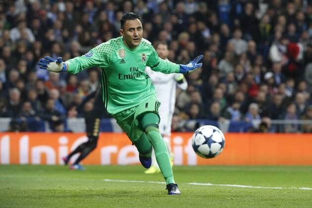 Fußball, CL, Real Madrid - SSC Neapel Real Madrid s Costa Rican goalkeeper Keylor Navas in action during the UEFA Champions League round of 16 first leg match between Real Madrid and Napoli at Santiago Bernabeu stadium in Madrid, Spain, 15 February 2017. REAL MADRID VS. NAPOLI !ACHTUNG: NUR REDAKTIONELLE NUTZUNG!  Copyright: xKikoxHuescax MAD002 20170215-636227900170973961