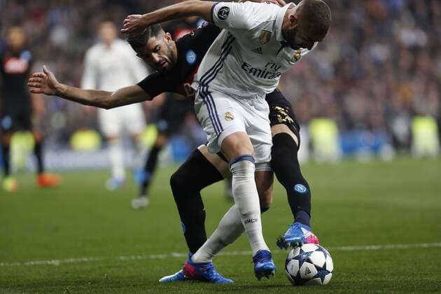 Fußball, CL, Real Madrid - SSC Neapel Soccer match between Real Madrid and SSC Napoli of the 2016 2017 Champions League, held at the Santiago Bernabeu stadium, in Madrid, February 15, 2017. Karim Benzema  xJosexLuisxCuestax xx