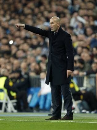 Fußball, CL, Real Madrid - SSC Neapel coach Zinedine Zidane of Real Madridduring the UEFA Champions League round of 16 match between Real Madrid and SSC Napoli on February 14, 2017 at the Santiago Bernabeu stadium in Madrid, Spain Real Madrid v SSC Napoli UEFA Champions League 2016 2017 xVIxxIVx 7125927
