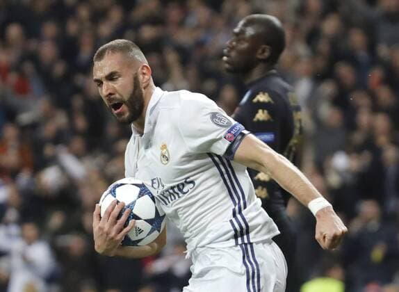 Fußball, CL, Real Madrid - SSC Neapel Real Madrid s French striker Karim Benzema jubilates a goal, the first against Napoli, during their UEFA Champions League round of 16 match at Santiago Bernabeu stadium in Madrid, Spain, 15 February 2017. REAL MADRID VS. NAPOLI !ACHTUNG: NUR REDAKTIONELLE NUTZUNG!  Copyright: xJuanJoxMartinx MAD002 20170215-636227904730370239