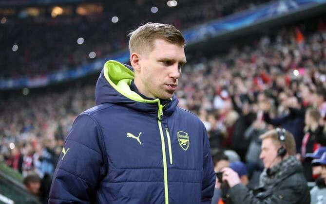 Bilder des Tages - SPORT FC Bayern München - FC Arsenal London Deutschland, München, 15.02.2017, Fussball, UEFA Champions League, Saison 2016 2017, Achtelfinale, Hinspiel, FC Bayern München - FC Arsenal London: Per Mertesacker (FC Arsenal London).