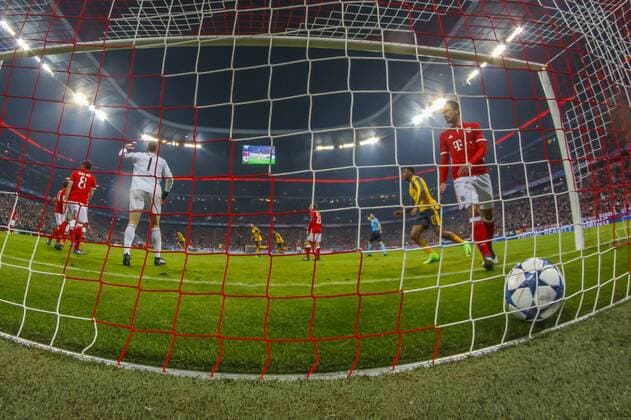 GER, UEFA CL, FC Bayern Muenchen (GER) vs FC Arsenal (GBR) 15.02.2017, Allianz Arena, Muenchen, GER, UEFA CL, FC Bayern Muenchen (GER) vs FC Arsenal (GBR) , Viertelfinale, im Bild Tor zum 1-1 durch Alexis Sanchez (Arsenal 7) nicht im bild mit Manuel Neuer (FCB 1) Mats Hummels (FCB 5) Foto © nordphoto Straubmeier nordphotox xStraubmeier