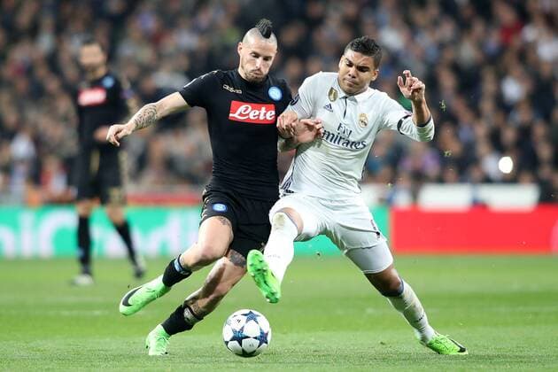 Fußball, CL, Real Madrid - SSC Neapel Real Madrid s Carlos Henrique Casemiro (r) and SSC Napoli s Marek Hamsik during Champions League 2016 2017 Round of 16 1st leg match. February 15,2017.  (2017021510)