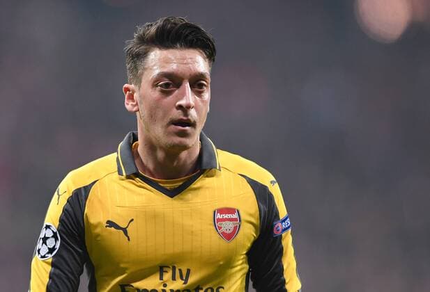 FUSSBALL CHAMPIONS LEAGUE SAISON 2016 2017 ACHTELFINALE HINSPIEL FC Bayern Muenchen - Arsenal London 15.02.2017 Mesut Oezil (Arsenal) 