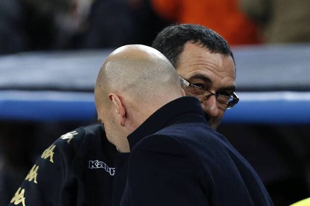 Fußball, CL, Real Madrid - SSC Neapel Real Madrid s French coach Zinedine Zidane (R) and Napoli s coach Maurizio Sarri during the UEFA Champions League round of 16 first leg match between Real Madrid and Napoli at Santiago Bernabeu stadium in Madrid, Spain, 15 February 2017. REAL MADRID VS. NAPOLI !ACHTUNG: NUR REDAKTIONELLE NUTZUNG!  Copyright: xKikoxHuescax MAD002 20170215-636227928817532085