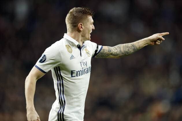 Fußball, CL, Real Madrid - SSC Neapel 3:1 Fußball, CL, Real Madrid - SSC Neapel Toni Kroos of Real Madridduring the UEFA Champions League round of 16 match between Real Madrid and SSC Napoli on February 15, 2017 at the Santiago Bernabeu stadium in Madrid, Spain Real Madrid v SSC Napoli UEFA Champions League 2016 2017 xVIxxIVx 7126226