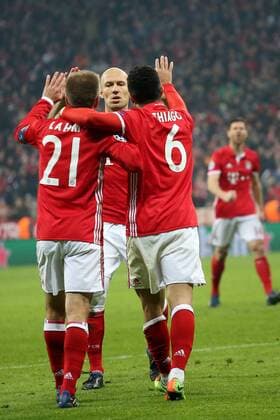 Philipp Lahm (FC Bayern Muenchen 21) Arjen Robben (FC Bayern Muenchen 10) Thiago Alcantara (FC Bayern Muenchen 6) Philipp Lahm (FC Bayern Muenchen 21) Thiago Alcantara (FC Bayern Muenchen 6) Jubel nach dem 2:1, FC Bayern Muenchen - Arsenal FC, UEFA Champions League, Achtelfinale, Fussball, 15.02.2017, Muenchen Copyright: xLangerx xEibner-Pressefotox EP_HLR