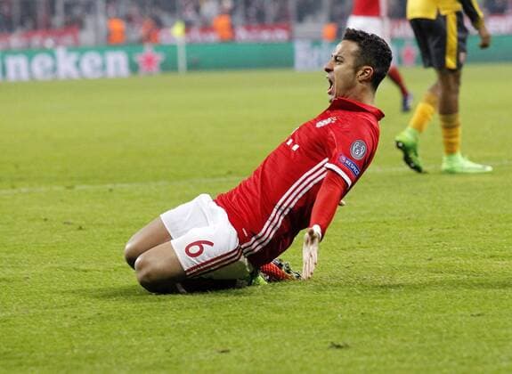 V.li. Torjubel 2:1 München, Thiago (Bayern) . FC Bayern München-FC Arsenal .. München, GER, 15.02.2017, Achtelfinale Fussball-Champions League 2016-2017 .