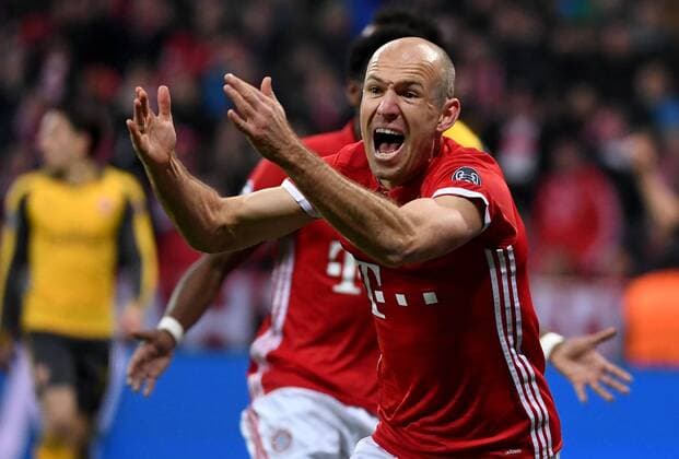 15.02.2017, xjhx, Fussball Champions League, FC Bayern Muenchen - Arsenal London, emspor, v.l. Arjen Robben (FC Bayern Muenchen) gibt Anweisungen, gestikuliert, mit den Armen gestikulieren gives instructions, gesticulate, gesticolando. Muenchen