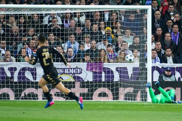Fußball, CL, Real Madrid - SSC Neapel Lorenzo Insigne of SSC Napoli celebrates after scoring a goal during the match of Champions League between Real Madrid and SSC Napoli at Santiago Bernabeu Stadium in Madrid, Spain. February 15, 2017.  (20170215013)