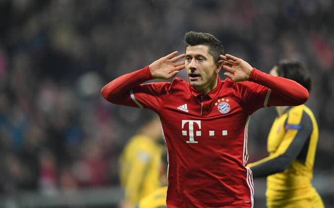 FUSSBALL CHAMPIONS LEAGUE SAISON 2016 2017 ACHTELFINALE HINSPIEL FC Bayern Muenchen - Arsenal London 15.02.2017 Torjubel: Robert Lewandowski (FC Bayern Muenchen) 