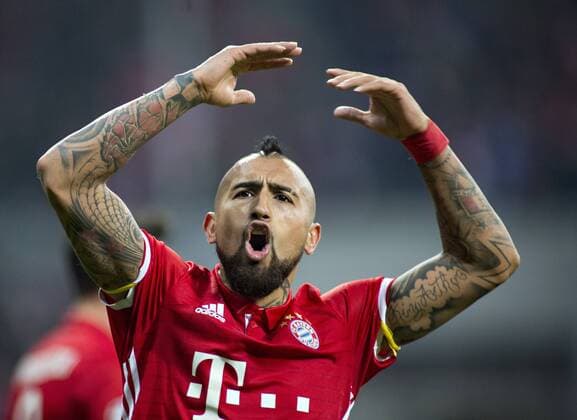Bilder des Tages - SPORT Arturo Vidal (Bayern) jubelt 15.02.2017, München, FC Bayern München vs. Arsenal Â