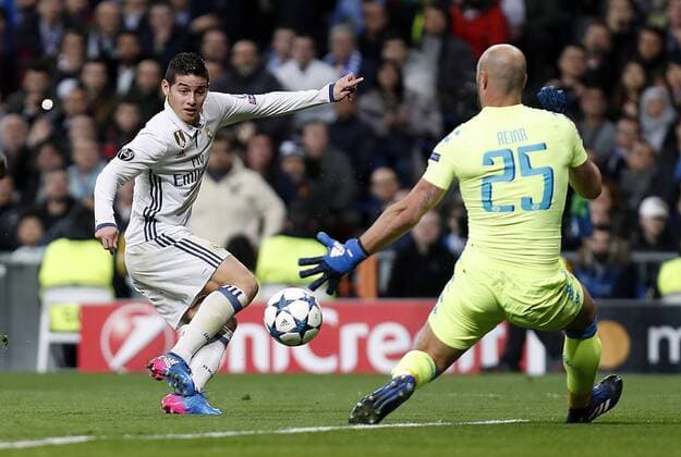 Bilder des Tages - SPORT Fußball, CL, Real Madrid - SSC Neapel 3:1 Soccer match between Real Madrid and Napoli of the 2016 2017 Champions League, held at the Santiago Bernabeu stadium, in Madrid, February 15, 2017. (Photo: J. Luis Cuesta 261 Cordon Press). James Rodriguez  xJosexLuisxCuestax xx