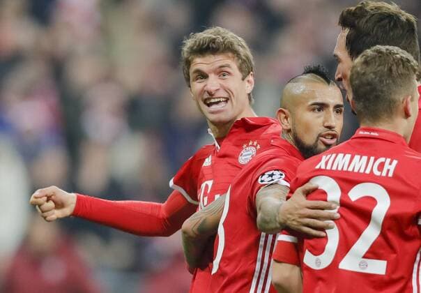 Thomas MUELLER, MÜLLER, FCB 25 Torjubel, Jubel nach dem Tor zum 5-1 FC BAYERN MUENCHEN - FC ARSENAL Achtelfinale, Fussball UEFA Champions League, Muenchen, 15.02.2017 CL Saison 2016 2017, FCB