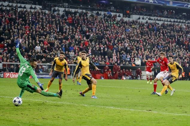 Thomas MUELLER, MÜLLER, FCB 25 Torschuss, schiesst das Tor zum 5-1 FC BAYERN MUENCHEN - FC ARSENAL Achtelfinale, Fussball UEFA Champions League, Muenchen, 15.02.2017 CL Saison 2016 2017, FCB