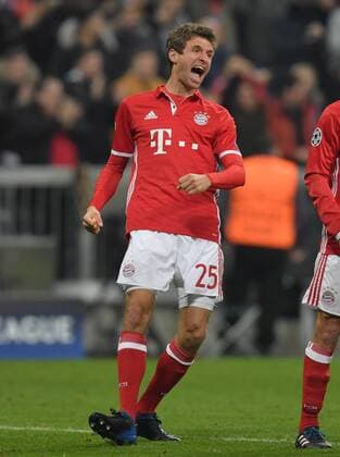 15.02.2017, Fussball, UEFA Champions League, Saison 2016 2017, Achtelfinale, FC Bayern Muenchen - Arsenal London, Jubel Thomas Mueller, Thomas Müller (Bayern Muenchen)