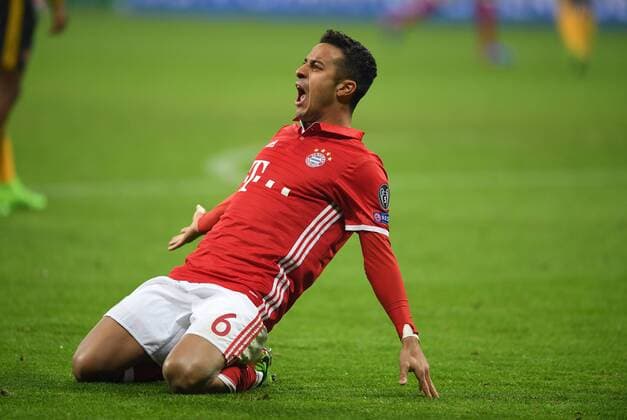 FUSSBALL CHAMPIONS LEAGUE SAISON 2016 2017 ACHTELFINALE HINSPIEL FC Bayern Muenchen - Arsenal London 15.02.2017 Torjubel: Thiago Alcantara (FC Bayern Muenchen) 